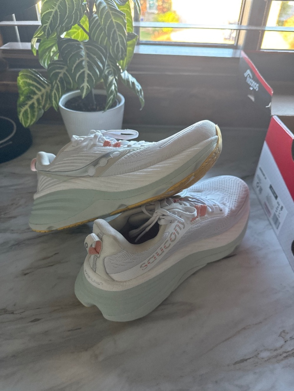Saucony Hurricane 24 Running Shoes